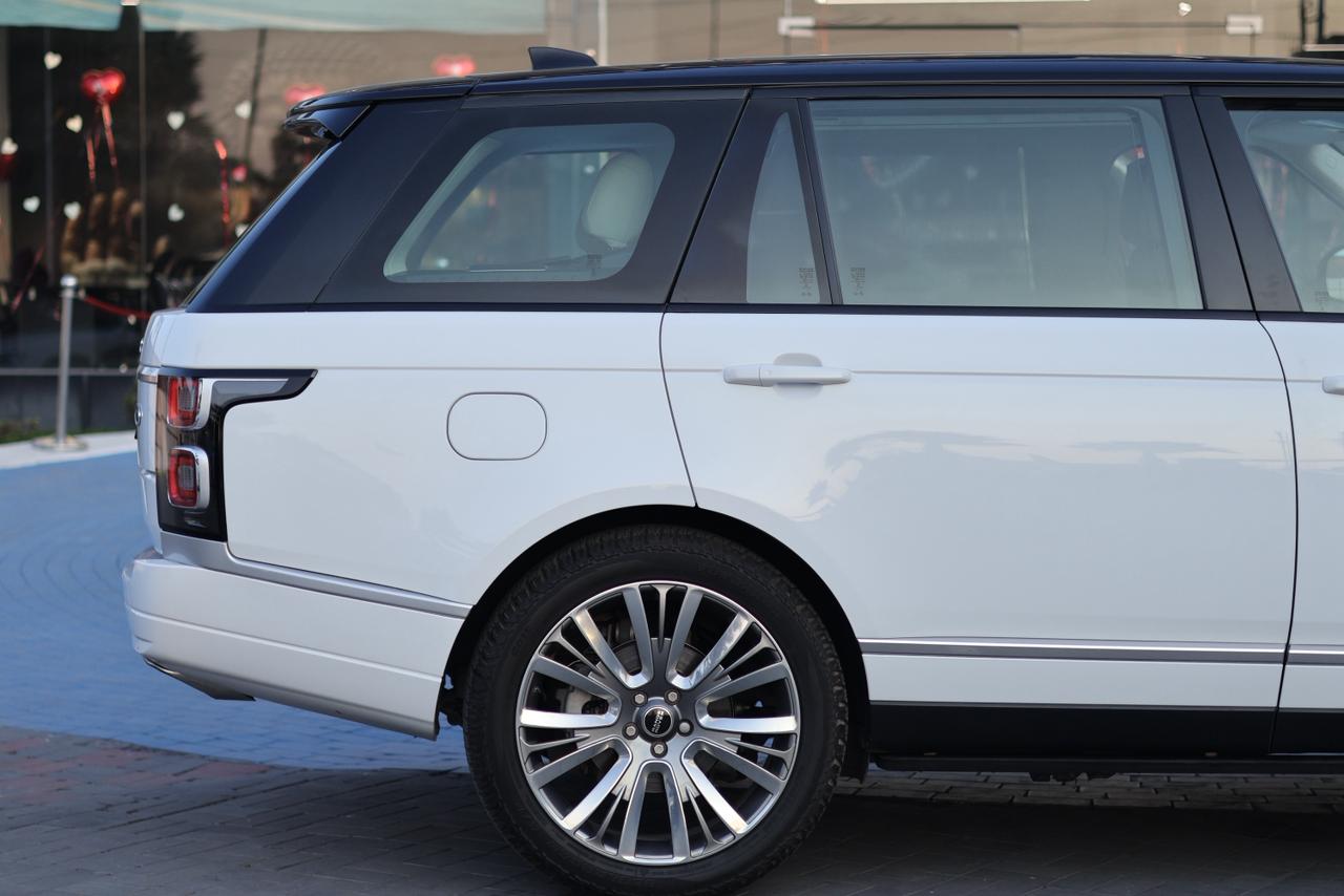 Land Rover Range Rover Vouge 3.0 L LWB