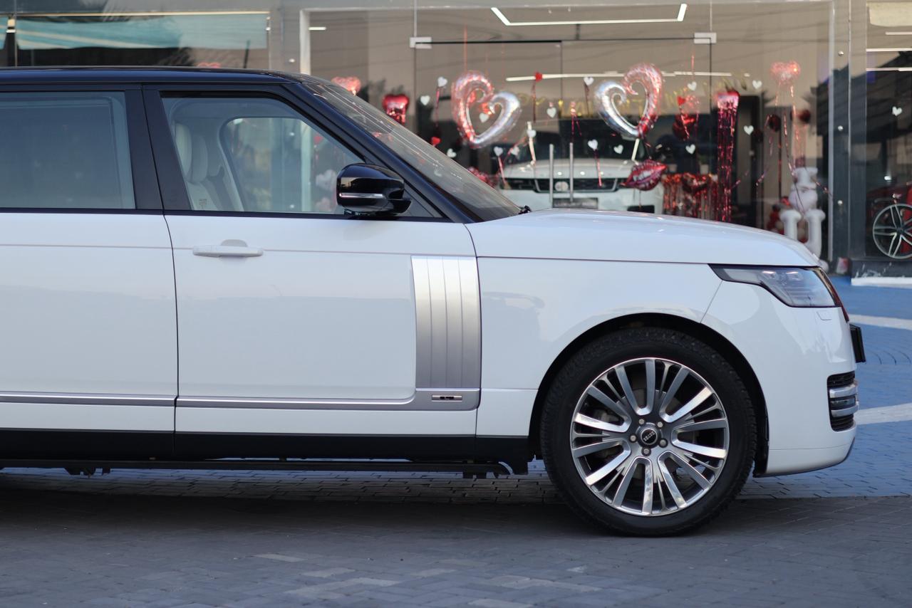 Land Rover Range Rover Vouge 3.0 L LWB
